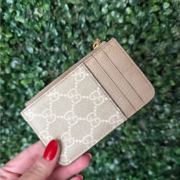 Gucci Beige Card Holder with Gold Logo - Picture 3 of 6